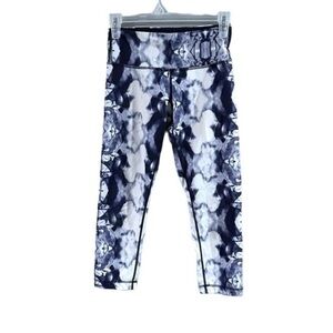 EUC Lululemon tie dye capri leggings